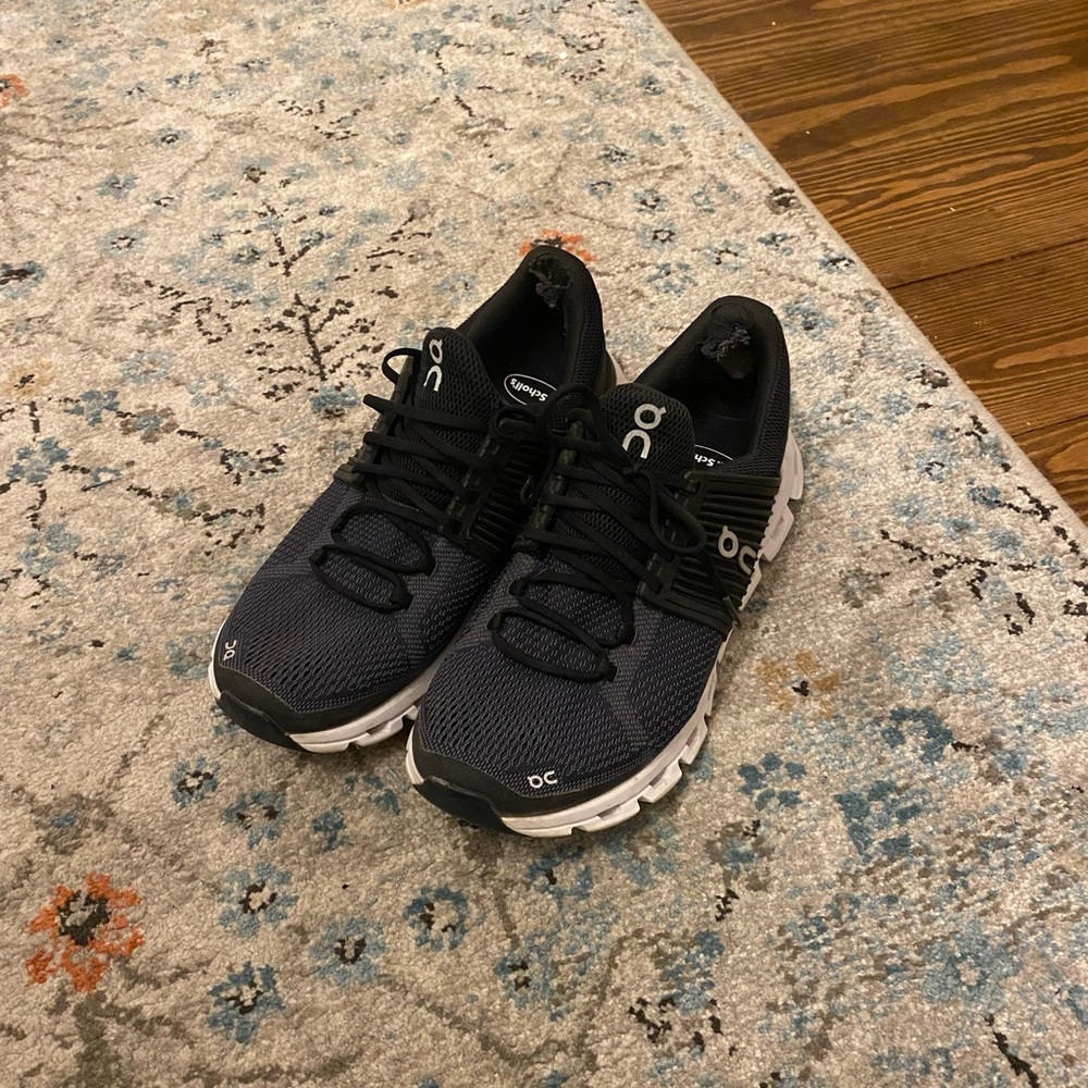 ONCLOUD women’s black athletic shoes